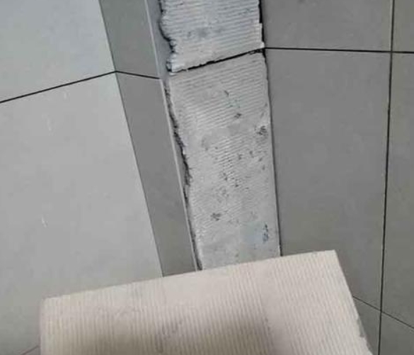 仙桃瓷砖空鼓维修公司分享下厨房瓷砖脱落的补救措施。